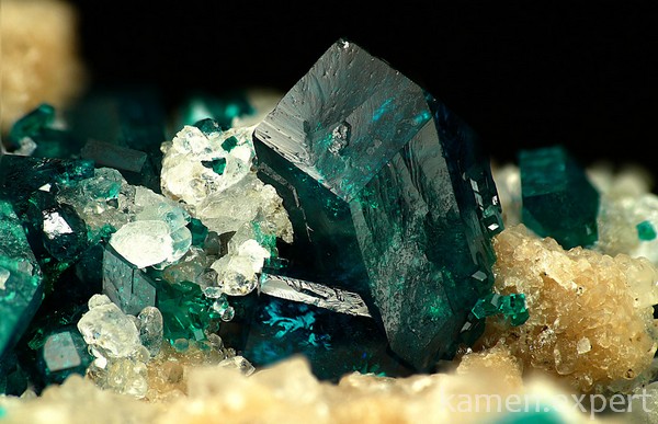 Зеленые кристаллы