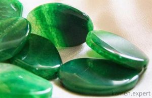 зеленый агат камни